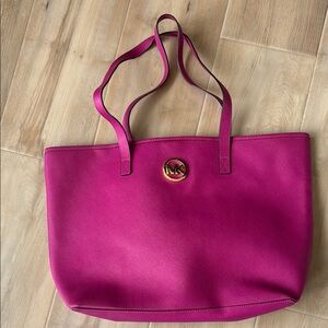 Michael Kors Pink Tote Bag with Spacious Design and Luxurious Material